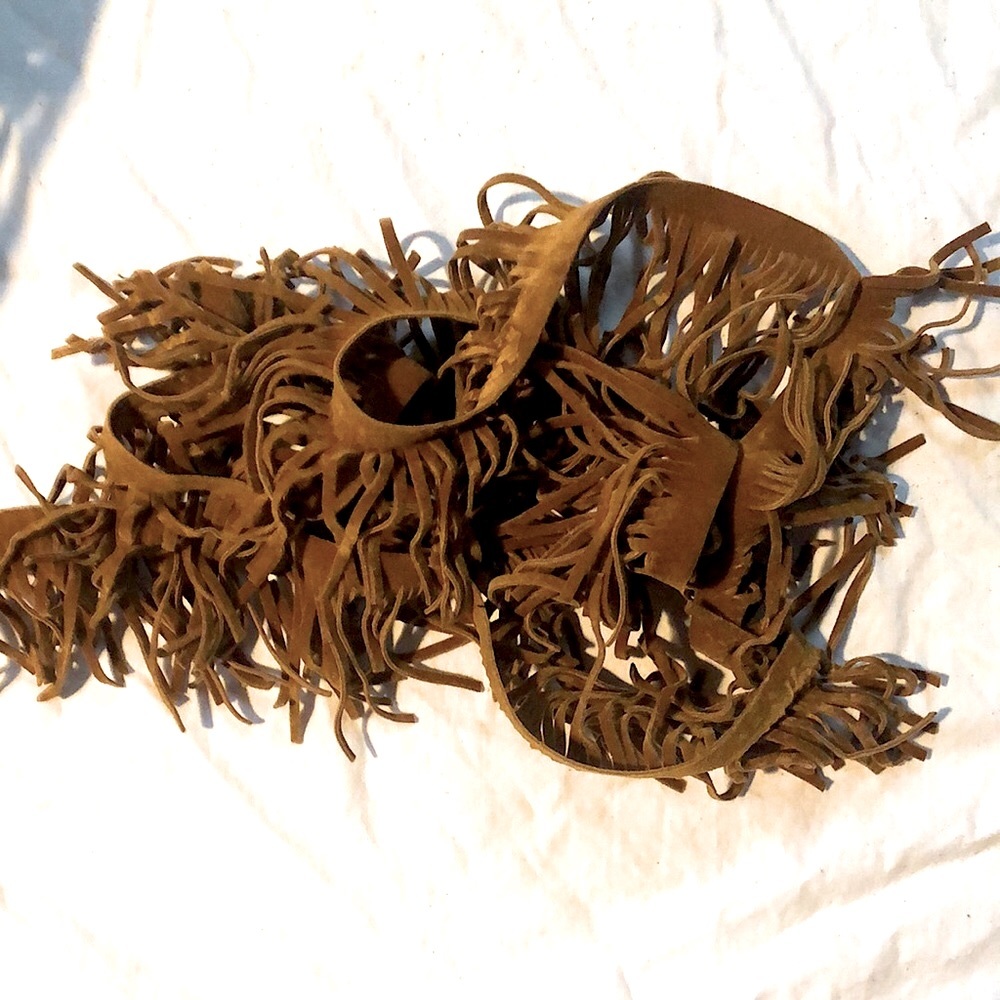 Trimtex Carolace 2” Suede Fringe - Tan, 1/2 Roll